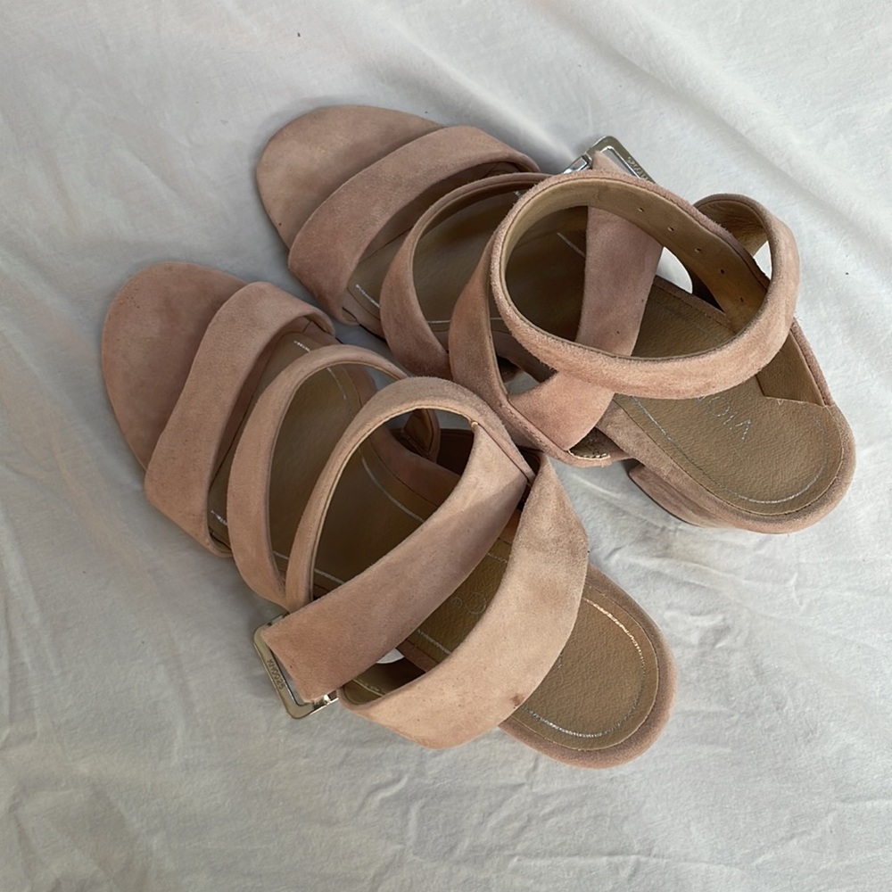 Vionic Heels - Picture 2 of 5